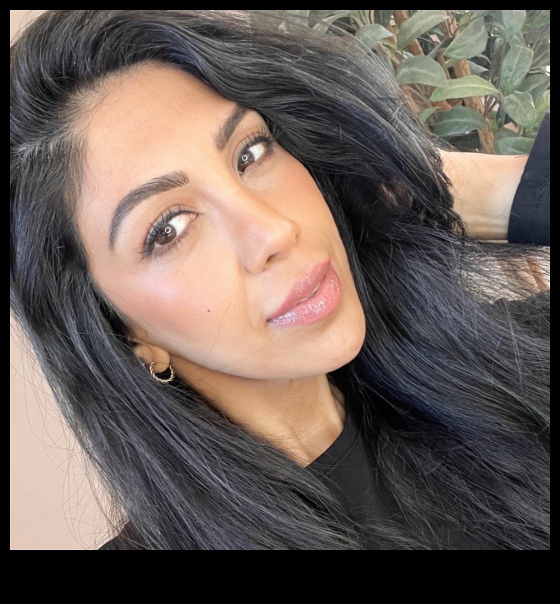 Καθημερινή Κομψότητα: Επιτυγχάνοντας μια στιλβωμένη εμφάνιση με απλό μακιγιάζ