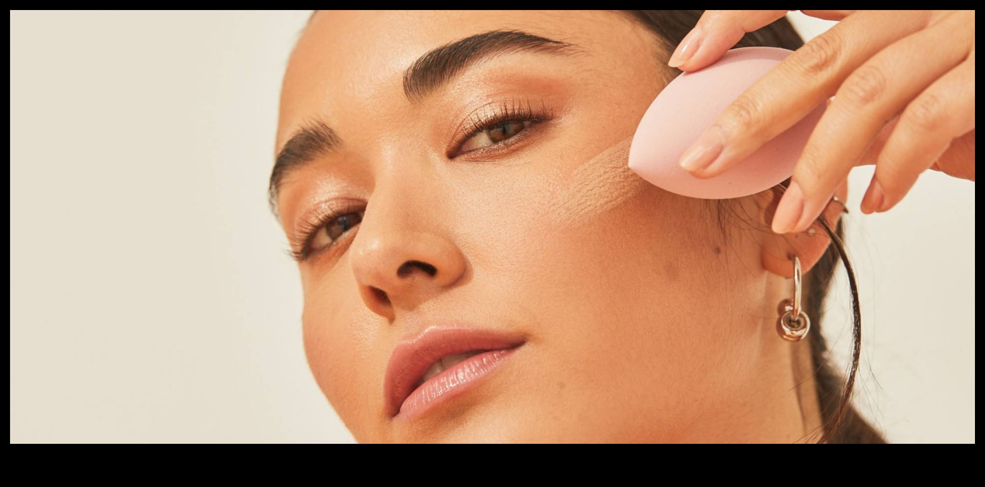 Καθημερινό μακιγιάζ για ξηρό δέρμα: Συμβουλές για ενυδατωμένη και υγιή εμφάνιση