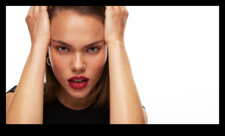 Πολύχρωμα περιγράμματα: Πειραματιζόμαστε με Μοναδικές Αποχρώσεις Lip Liner