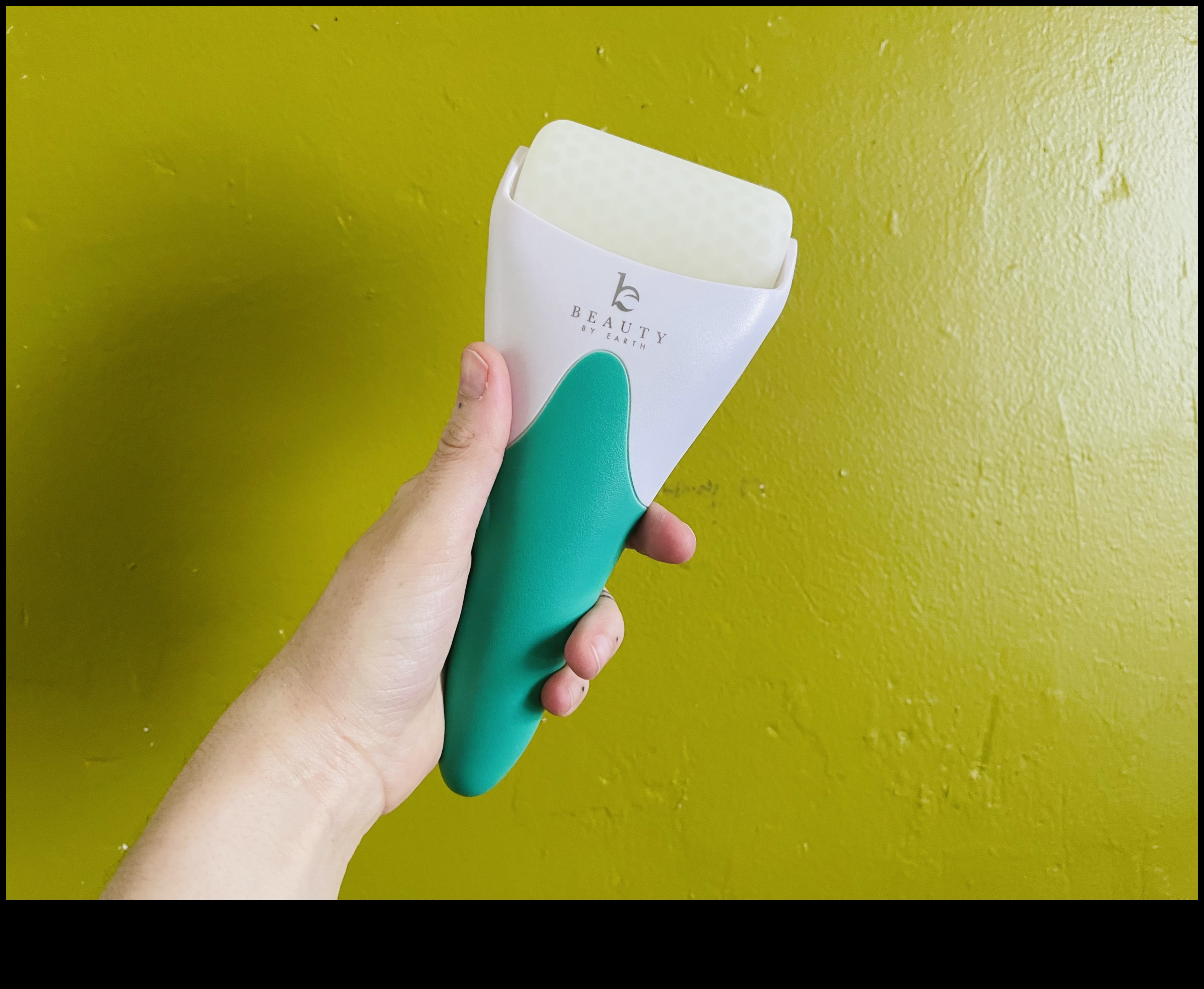 The Art of Ice Rolling: Ενσωμάτωση της ψυχοθεραπείας στη ρουτίνα περιποίησης της επιδερμίδας σας