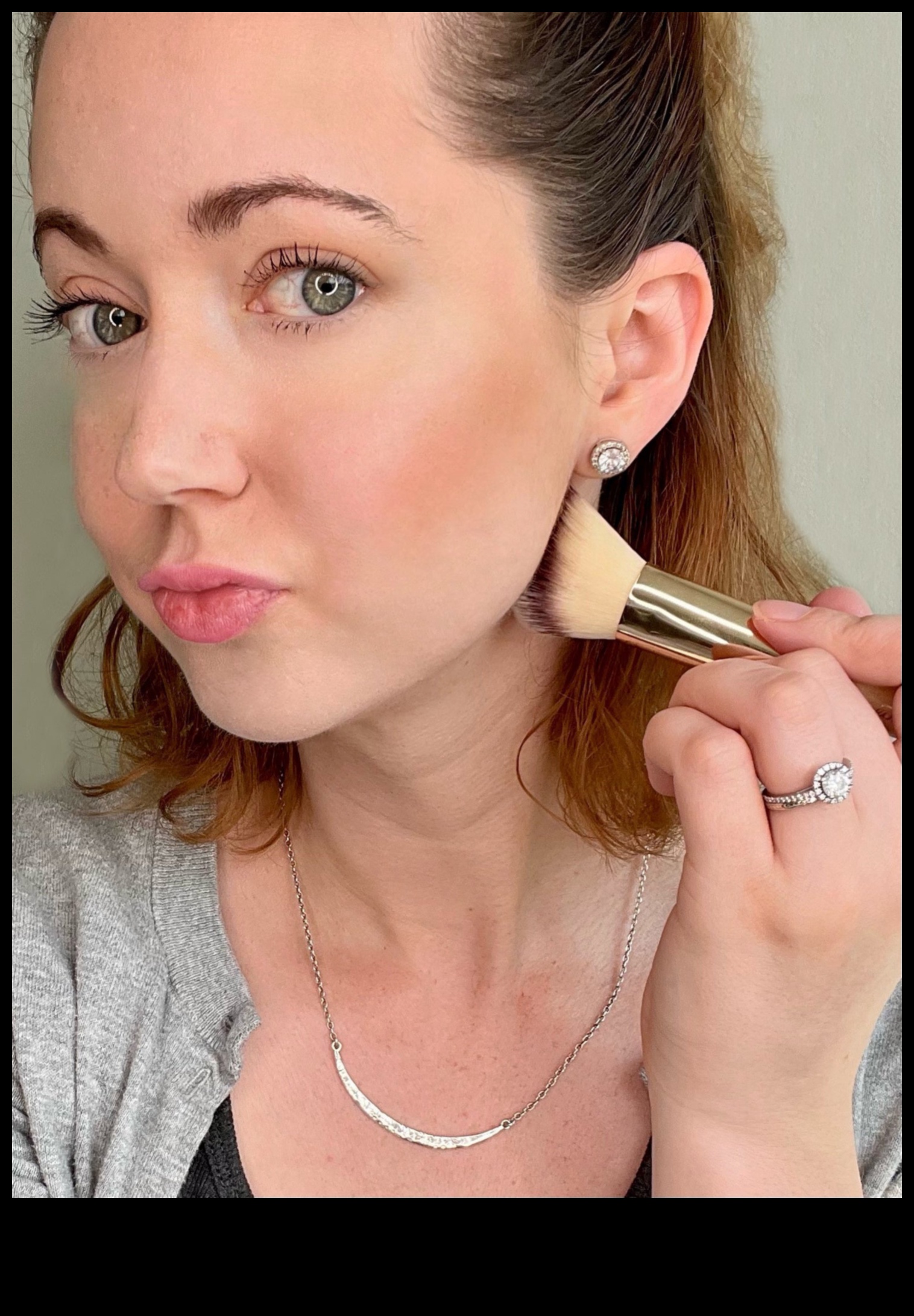 Βραδινό-Ready Contour: Βελτιώστε τα χαρακτηριστικά σας με έμπειρες τεχνικές μακιγιάζ