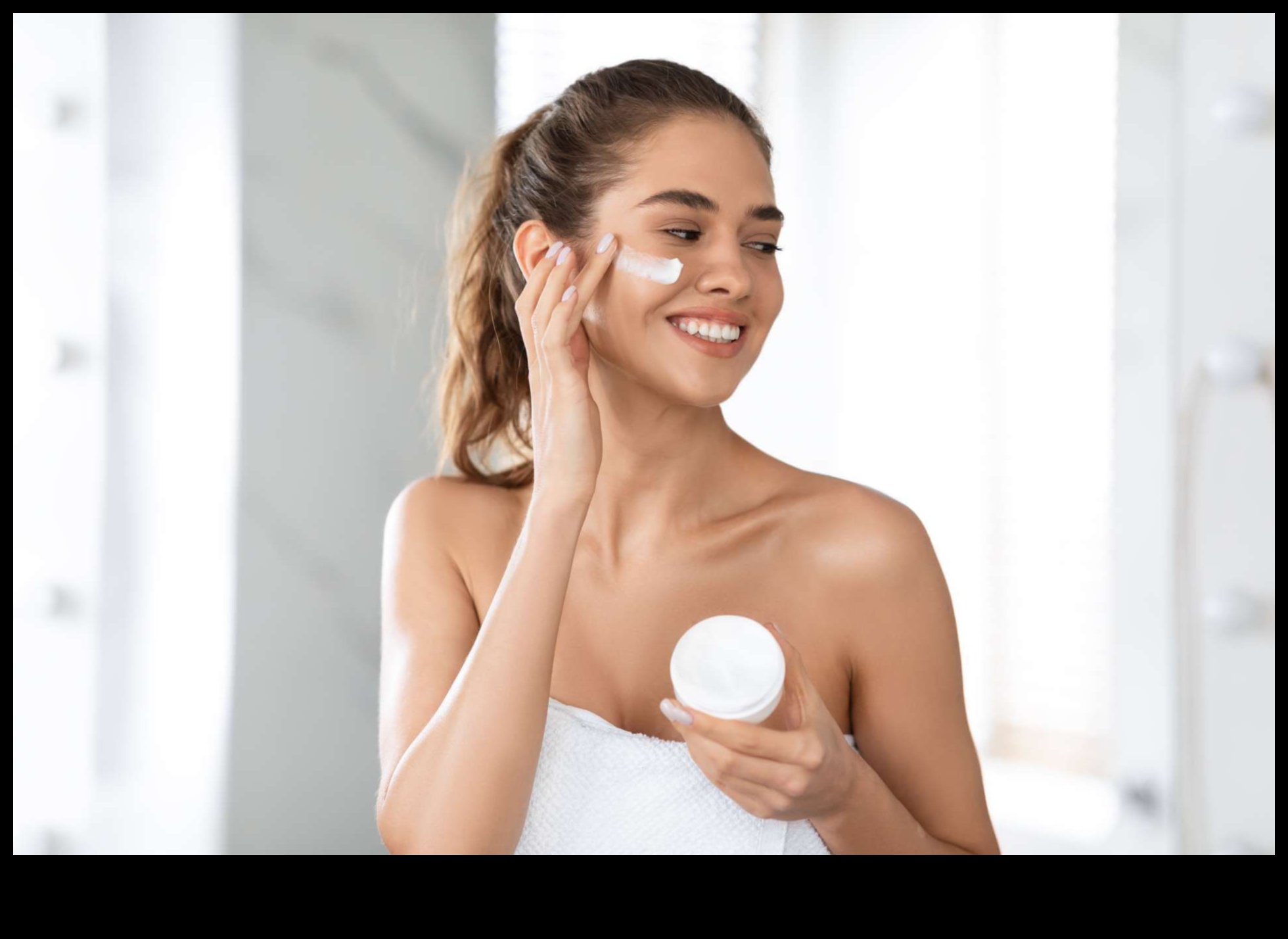 Περιποίηση δέρματος για αφυδατωμένο δέρμα: αναπλήρωση της υγρασίας για μια υγιή λάμψη