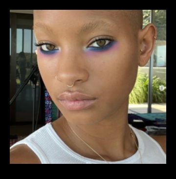 Πολύχρωμες Δημιουργίες: Πειραματισμός με ζωηρές αποχρώσεις eyeliner