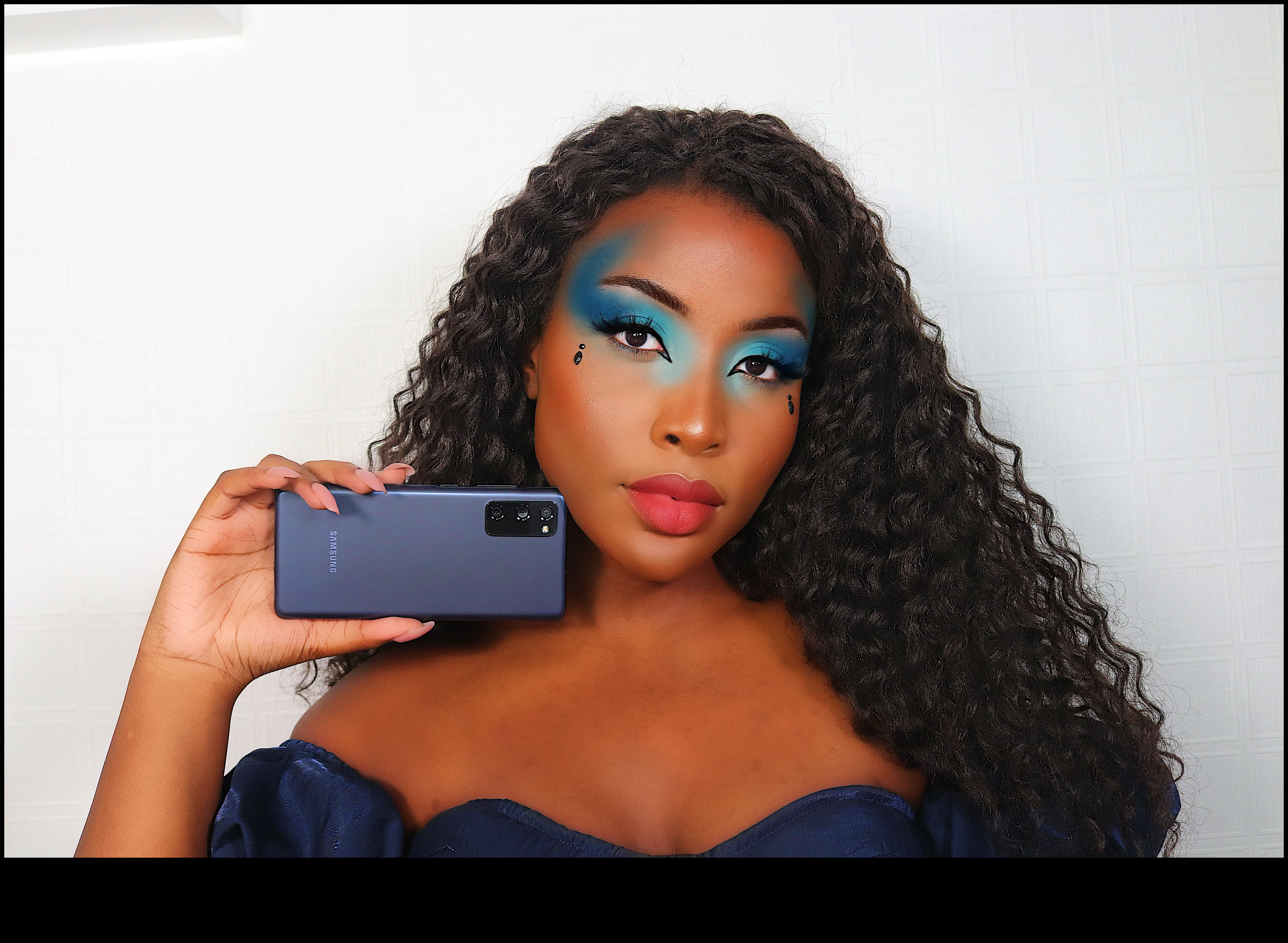 Τολμηρή και ανάμεικτη: Η γοητεία των χρωμάτων ντεγκραντέ σε στυλ μακιγιάζ Glam