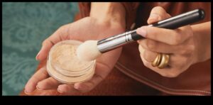 Powder Hacks 10 δημιουργικοί τρόποι για να χρησιμοποιήσετε το μακιγιάζ σας Essential