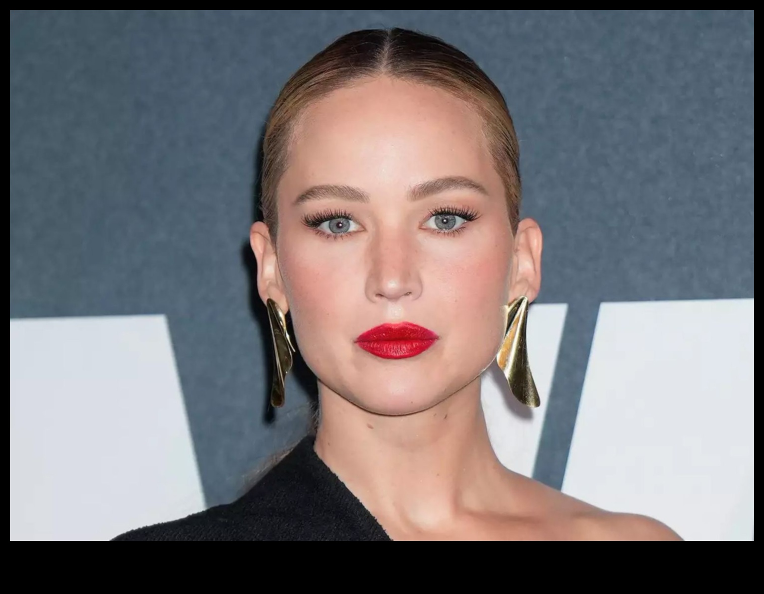 Εργαλεία μακιγιάζ για μάτια με κουκούλα: Τεχνικές για να ενισχύσετε τα μοναδικά σας χαρακτηριστικά