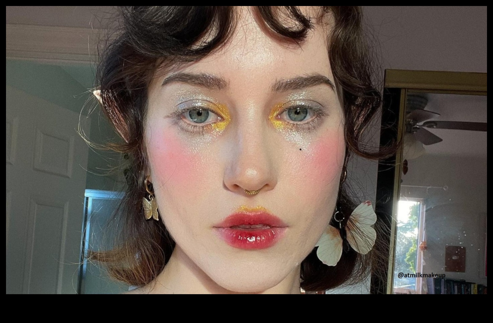 Glowing at Every Bash: Elevating Your look με Party Makeup Magic