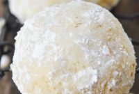 Classic Italian Wedding Cookies Recipe: Soft Almond and Powdered Sugar Cookies