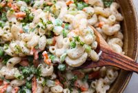 Classic Creamy Macaroni Salad Recipe for Gatherings