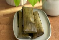 Suman Malagkit: Filipino Sticky Rice Wrapped in Banana Leaves