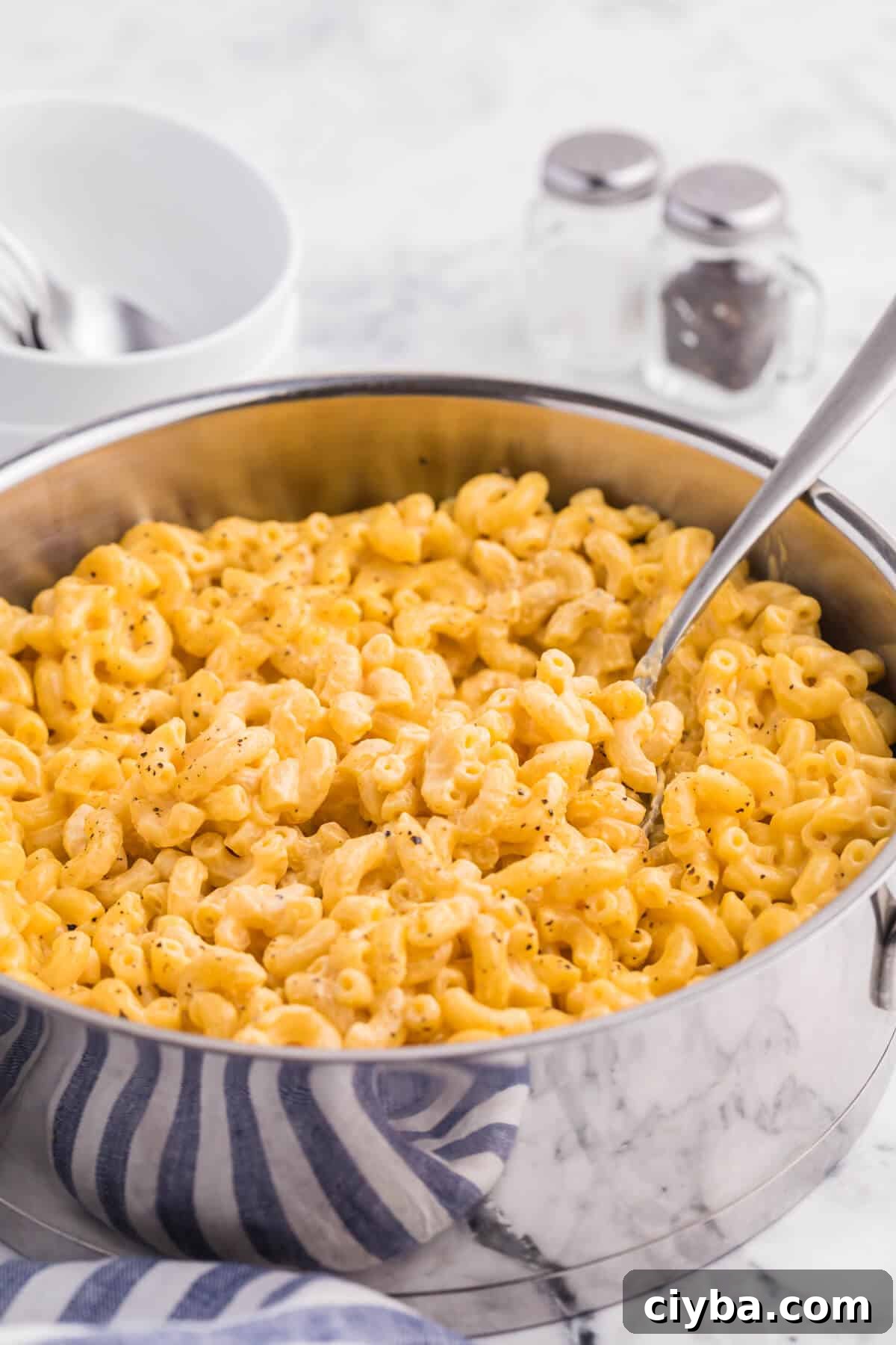 Creamy Stovetop Mac and Cheese Recipe in 20 Minutes 2 A pot of stovetop mac and cheese.