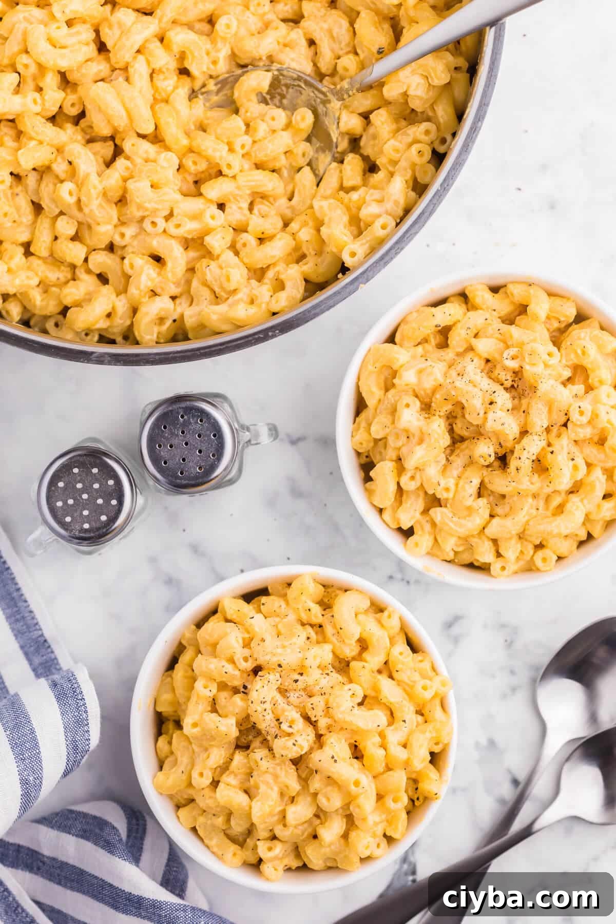 Creamy Stovetop Mac and Cheese Recipe in 20 Minutes 8 Two bowls of stovetop mac and cheese.