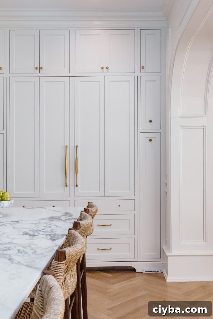 warm white kitchen cabinet trends