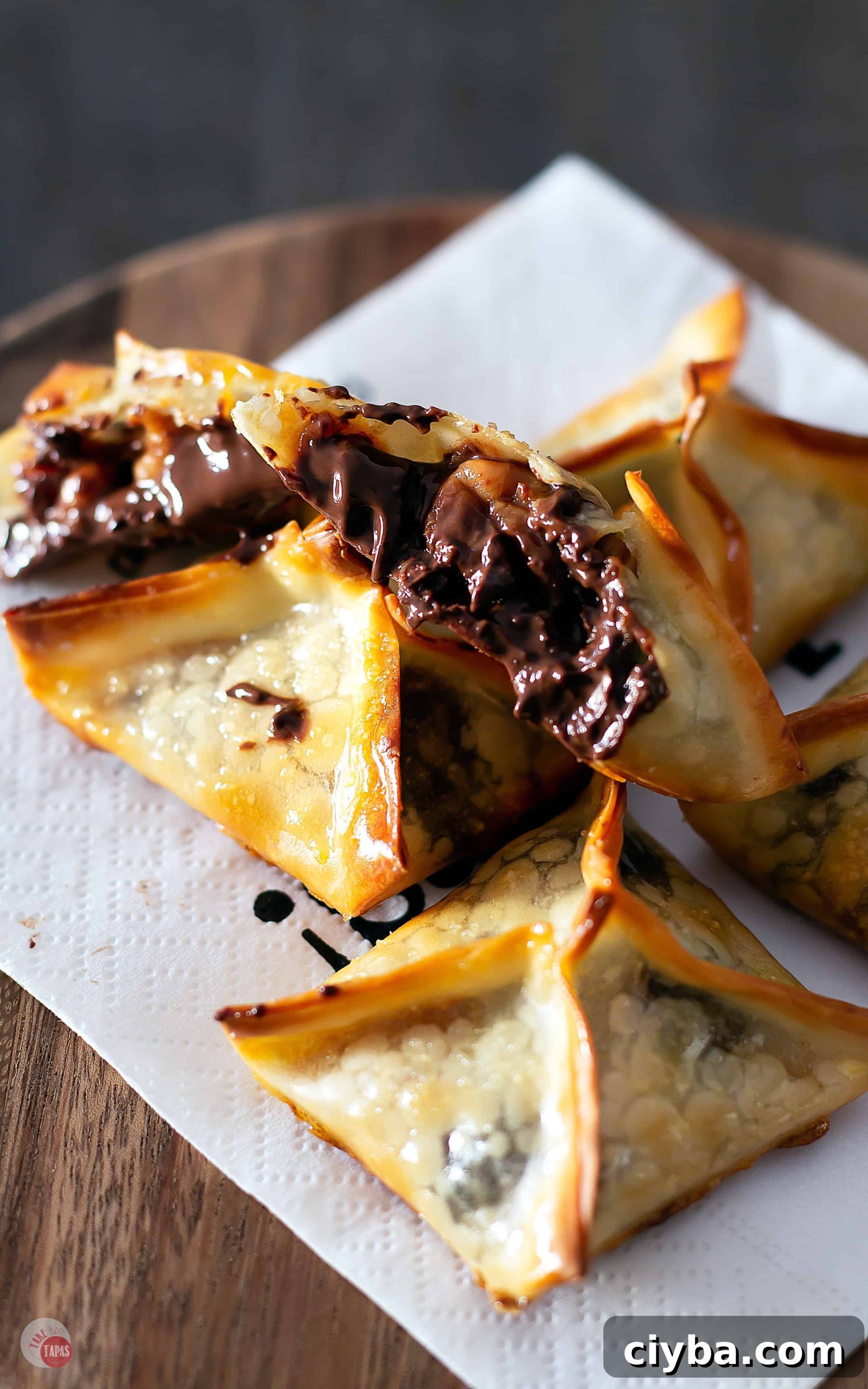Turtle Wonton Kisses: Chocolate-Peanut Butter Candy Recipe 2 wonton cookies