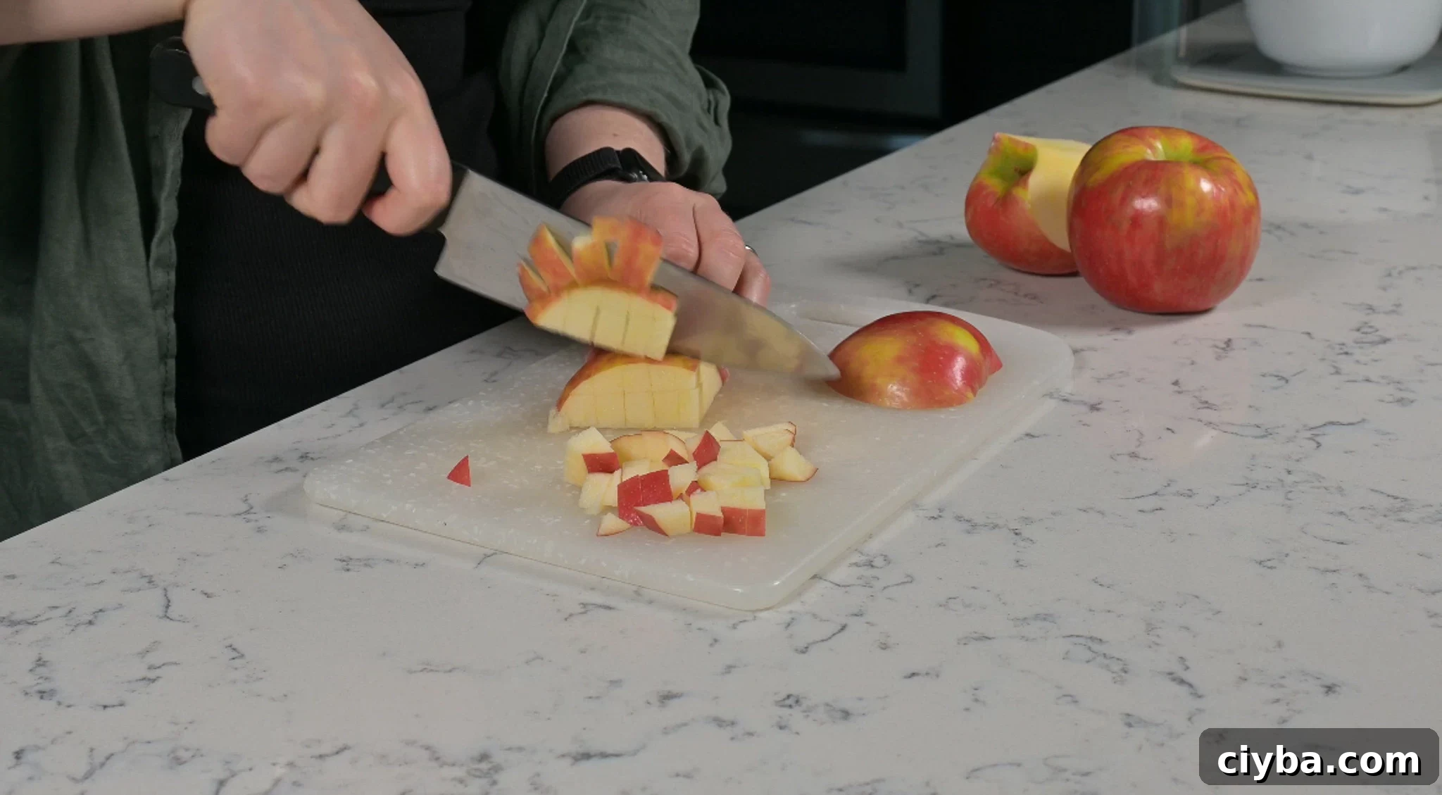 Chopping apples for the cake.
