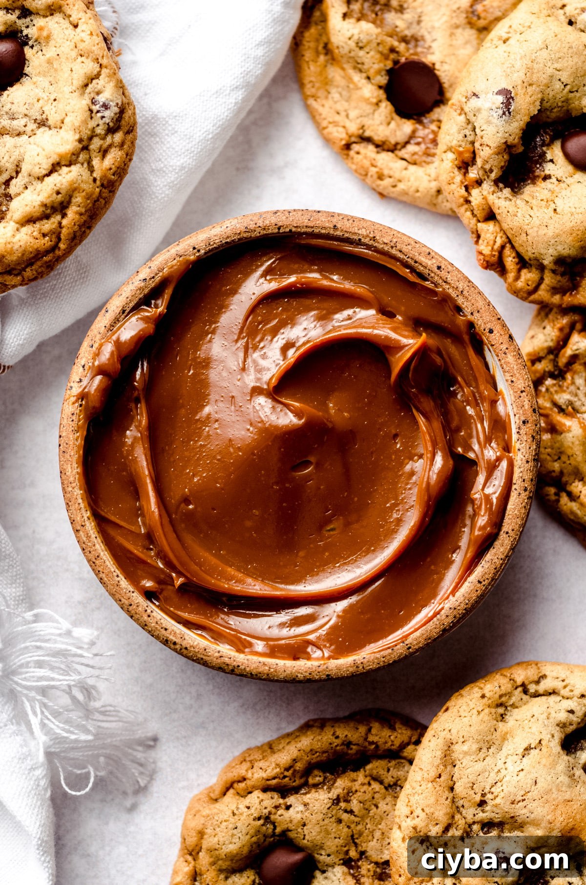 A bowl of thick dulce de leche.