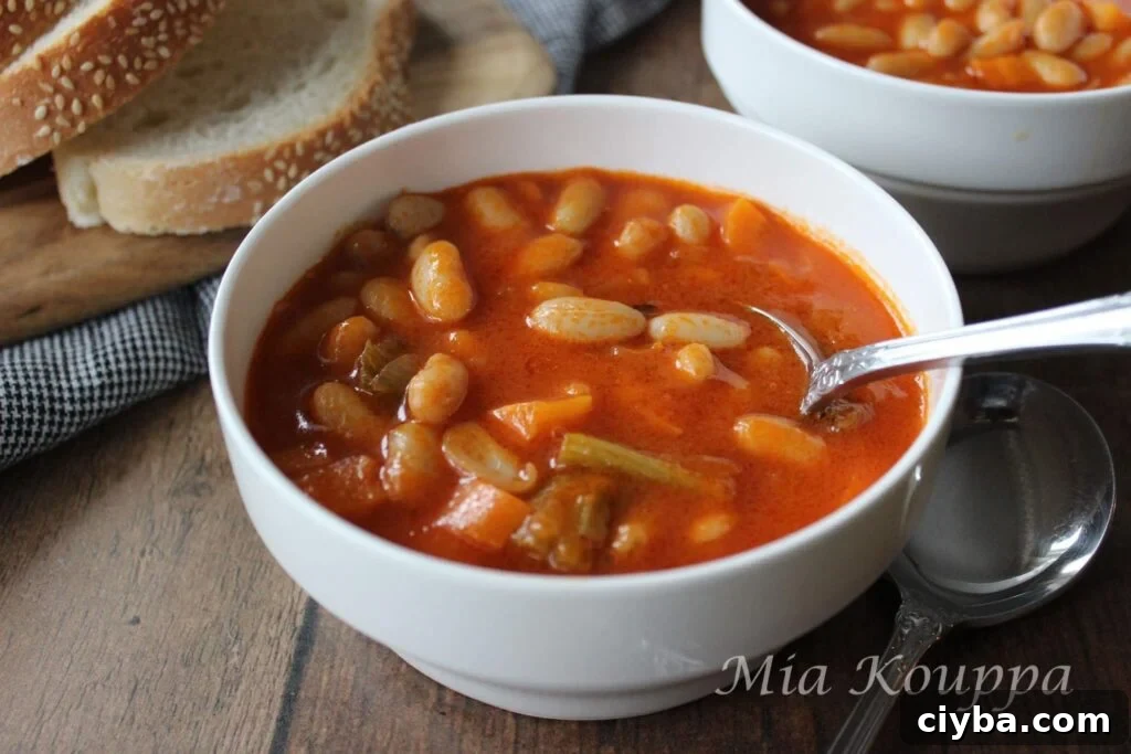 Fasolatha with tomato (Φασολάδα με ντομάτα)