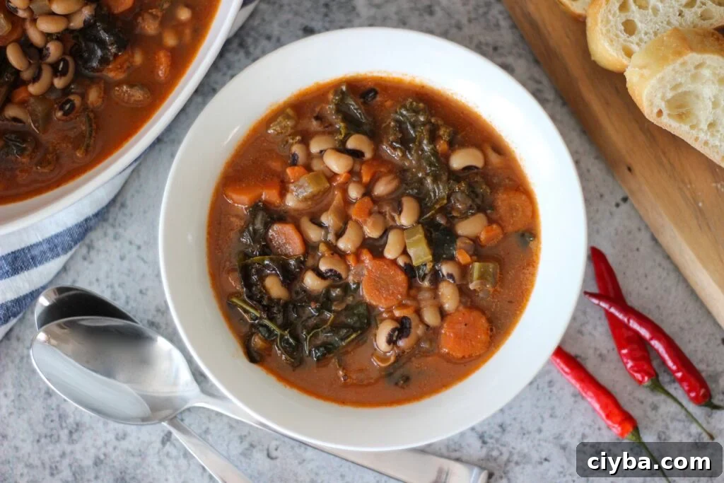 Black-eyed pea soup with kale (Σούπα με μαυρομάτικα φασόλια και κατσαρό λάχανο)