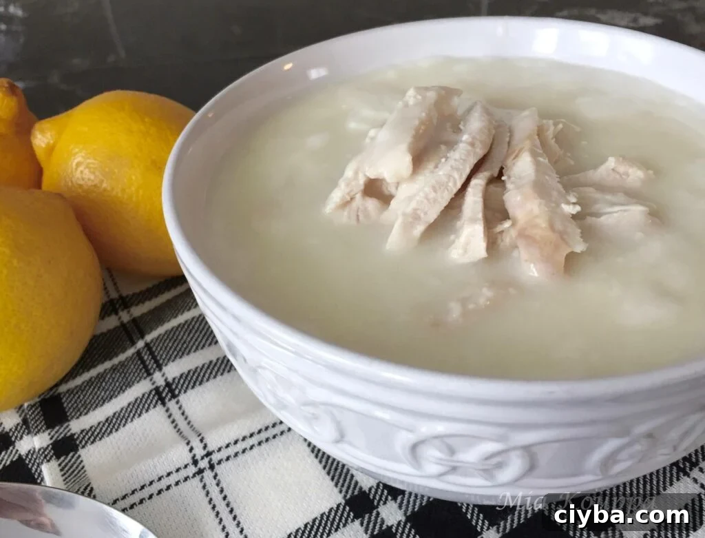 Avgolemono (egg and lemon) soup with chicken/ (Σούπα αυγολέμονο με κοτόπουλο)