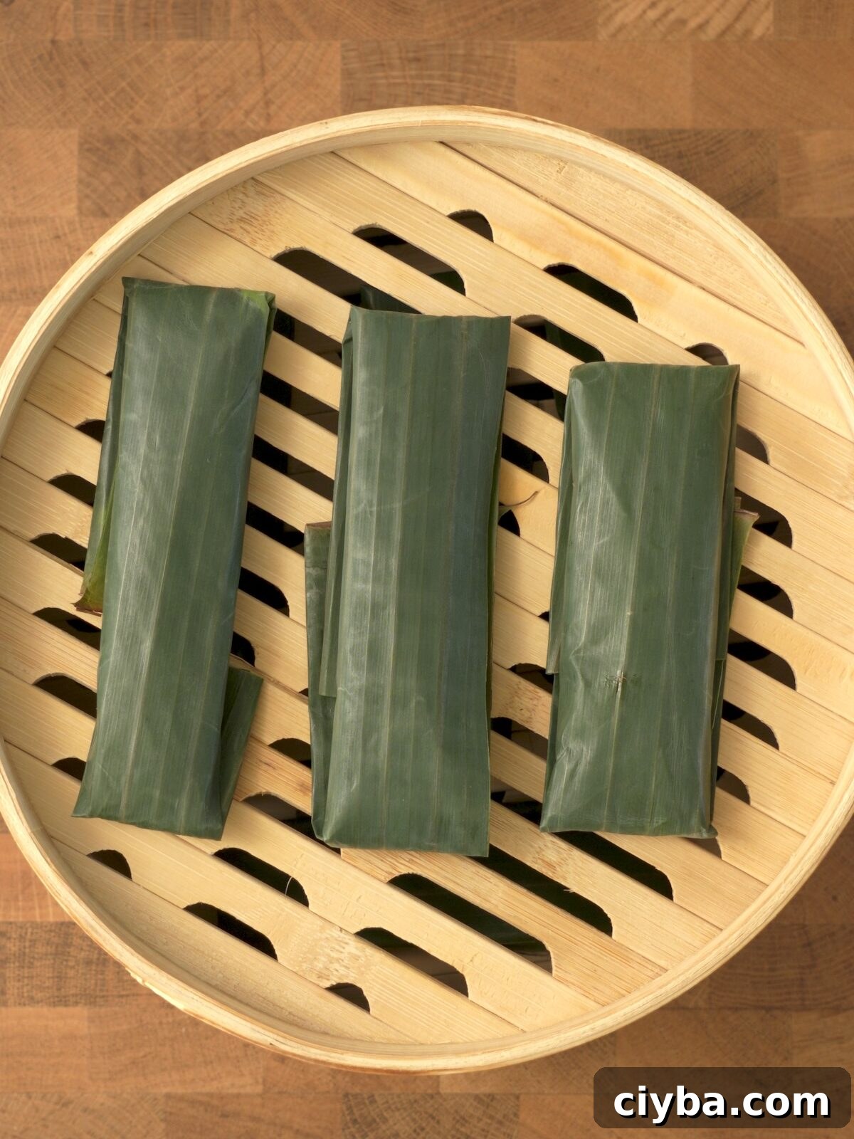 steam the suman wrapped in banana leaf