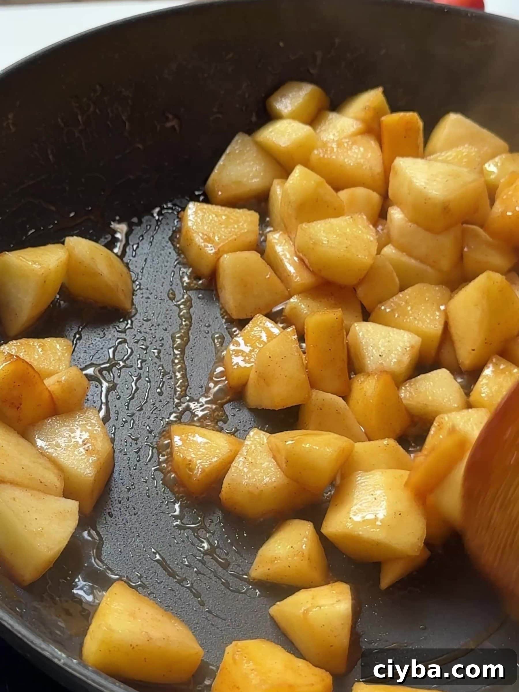 Cooking apples in a pan