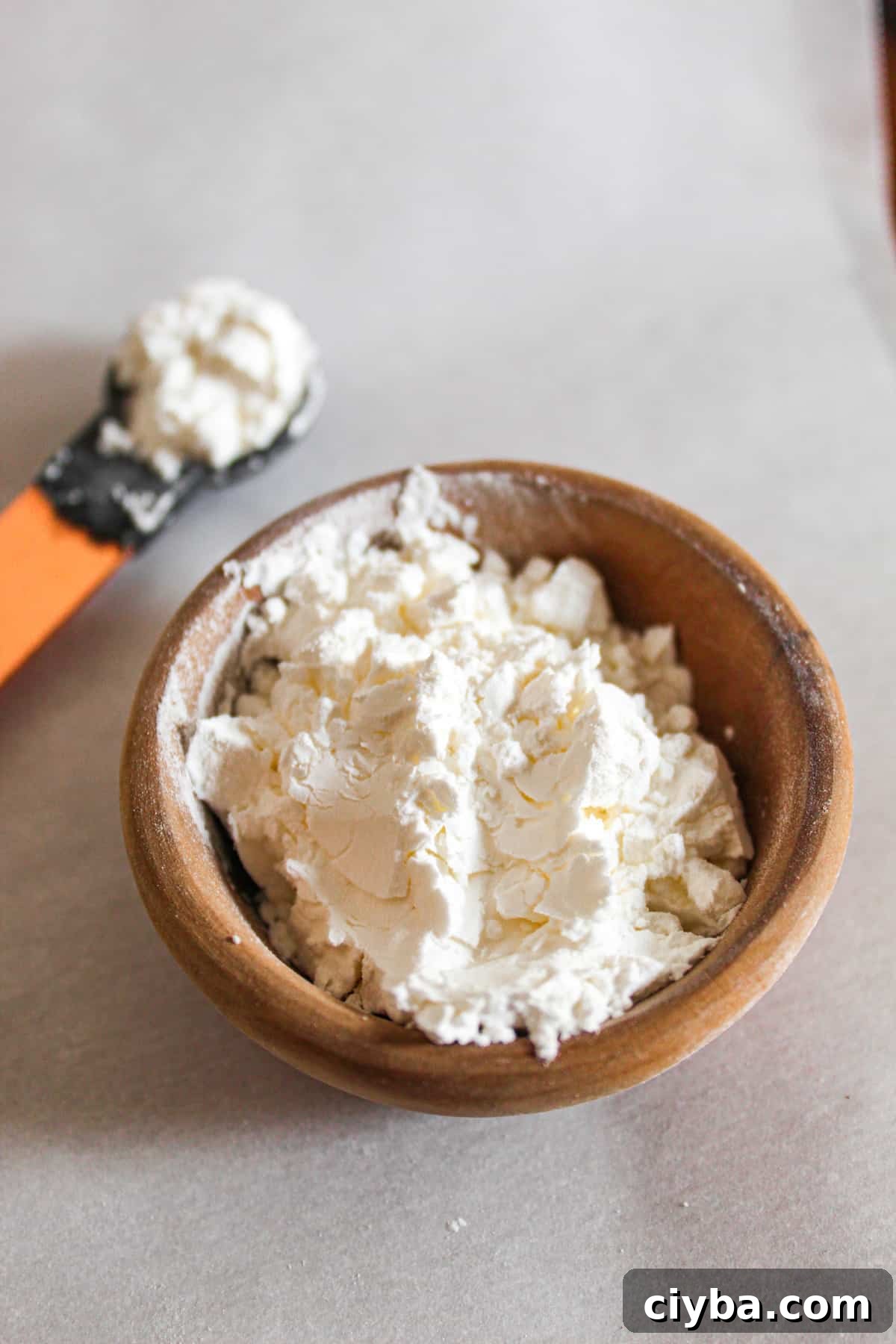 potato starch substitute: wooden bowl of cornstarch