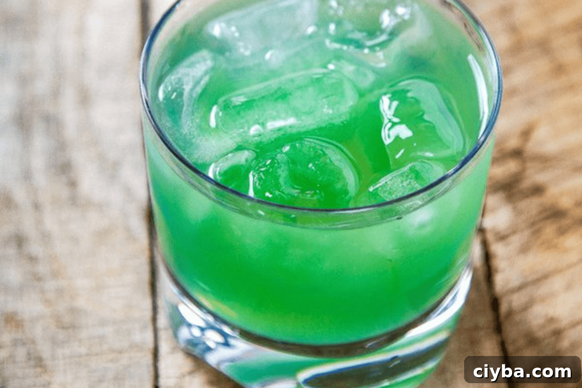 Incredible Hulk Cocktail: Classic Green Cognac Drink 9 img 26135 8