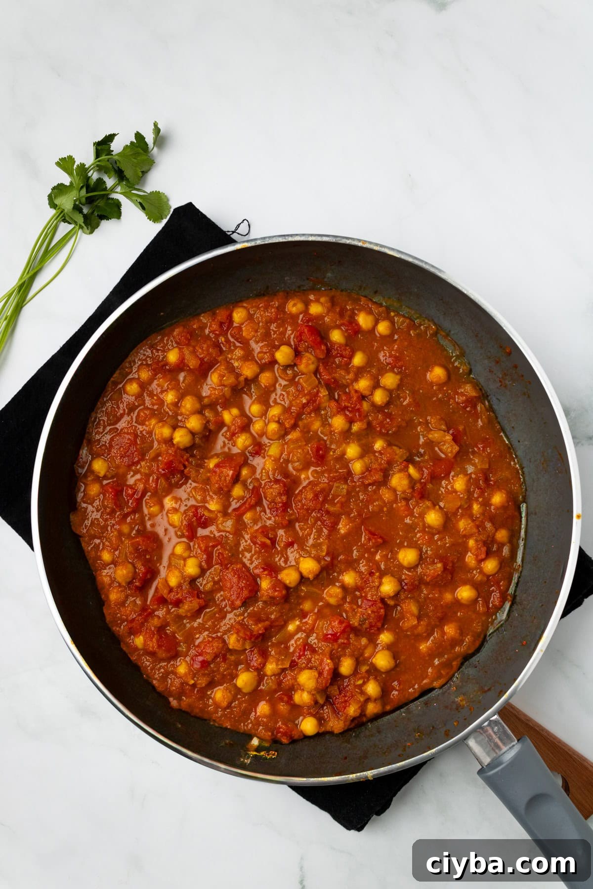 An overhead image of the cooked chana masala.
