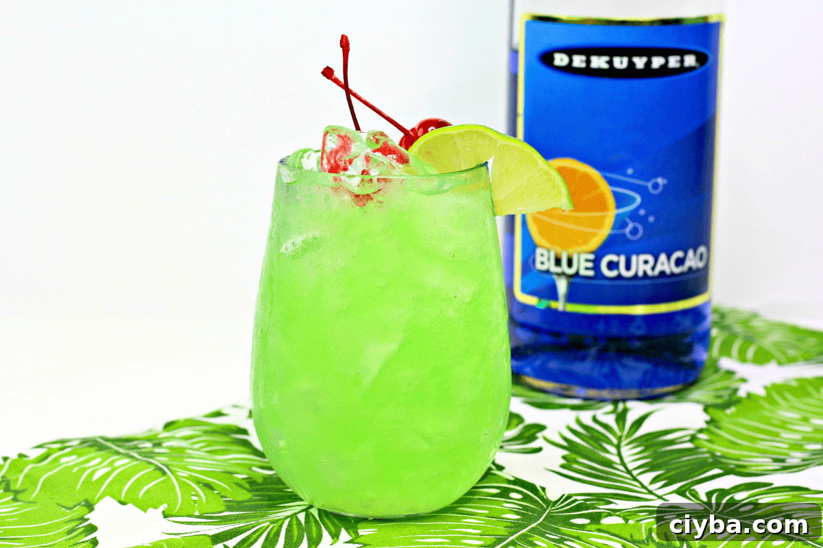 Mermaid Cocktail Recipe: Tropical Blue Drink 6 img 35373 8