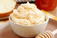 2-Ingredient Honey Butter Recipe for Homemade Spread